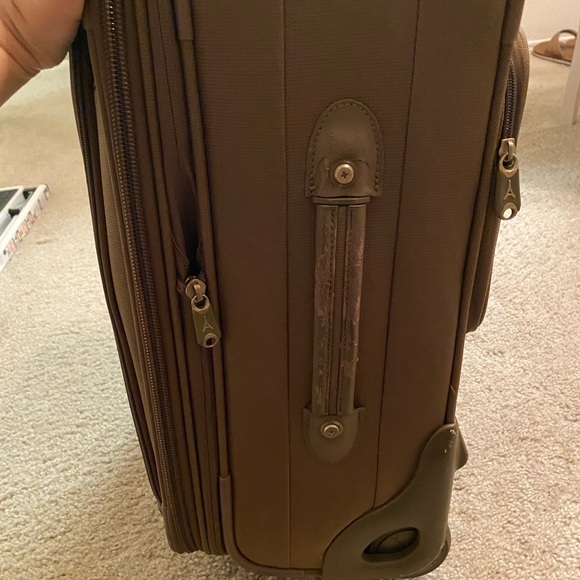 TravelPro Crew7 Light Brown 15 1/2W by 22L CARRY-ON MEDIUM LUGGAGE. - Picture 11 of 16